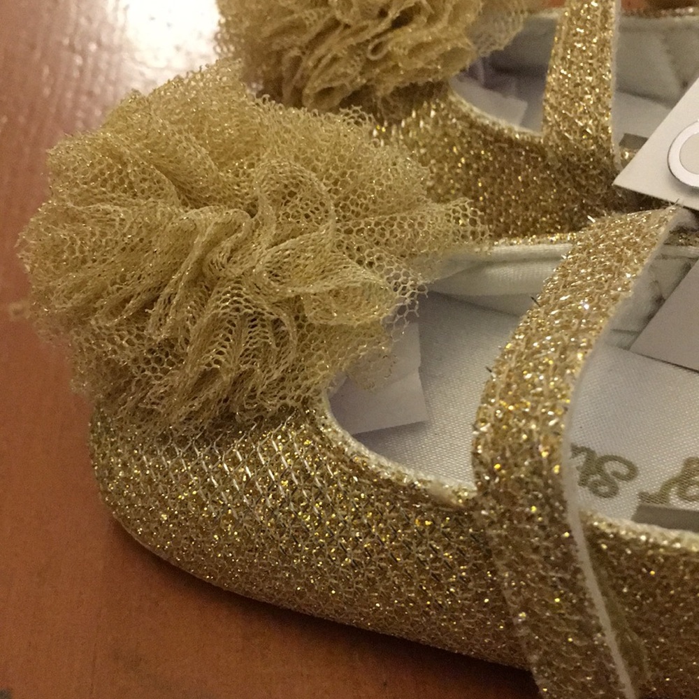 Baby Girl Dress Glitter Gold Shoes Slippers - Picture 5 of 8